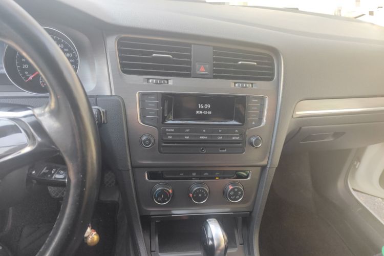 Used Volkswagen Golf 2015 1.4TSI Automatic Comfort Model Audio And AC Panel
