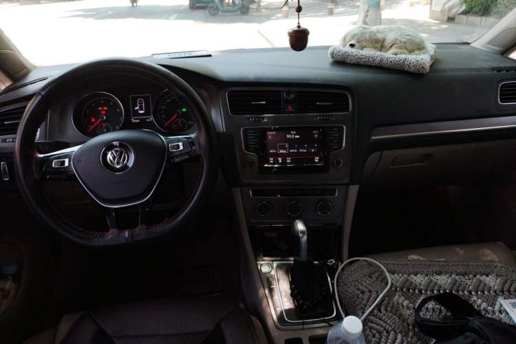 Used Volkswagen Golf 2015 1.4TSI Automatic Luxury Model Center Console