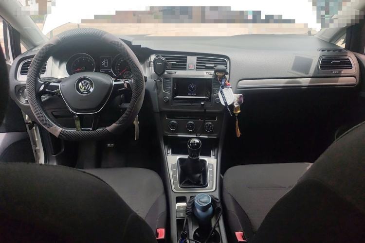 Used Volkswagen Golf 2015 1.4TSI Manual Comfort Model Center Console