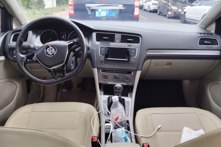 Used Volkswagen Golf 2015 1.4TSI Manual Comfort Model Center Console