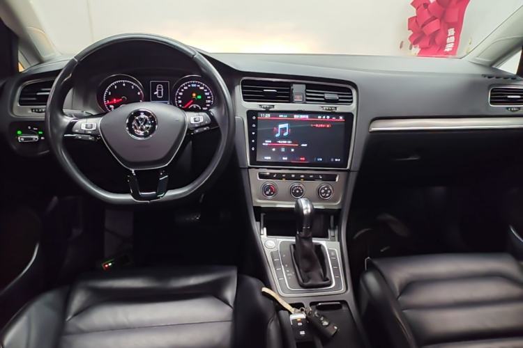 Used Volkswagen Golf 2015 1.4TSI Automatic Luxury Model Center Console