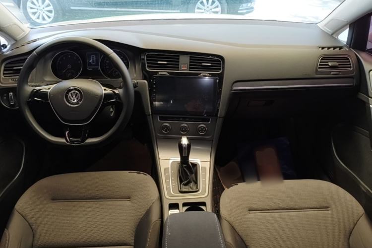 Used Volkswagen Golf 2015 1.4TSI Automatic Comfort Model Center Console