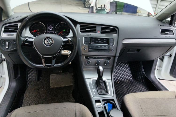 Used Volkswagen Golf 2015 1.4TSI Automatic Comfort Model Center Console