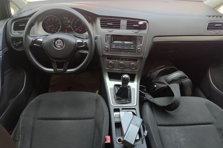 Used Volkswagen Golf 2015 1.6L Manual Fashion Edition Center Console