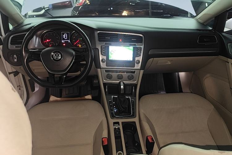 Used Volkswagen Golf 2015 1.4TSI Automatic Comfort Model Center Console