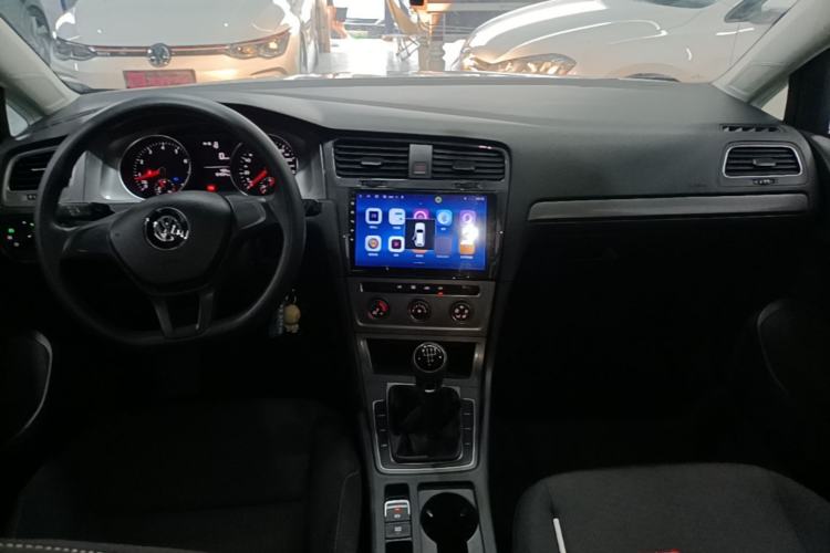 Used Volkswagen Golf 2015 1.6L Manual Fashion Edition Center Console