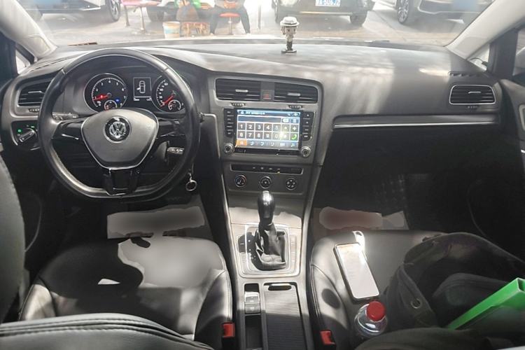 Used Volkswagen Golf 2015 1.4TSI Automatic Comfort Model Center Console