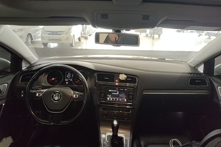 Used Volkswagen Golf 2015 1.4TSI Automatic Luxury Model Center Console