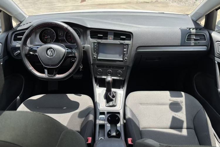 Used Volkswagen Golf 2015 1.6L Automatic Comfort Model Center Console