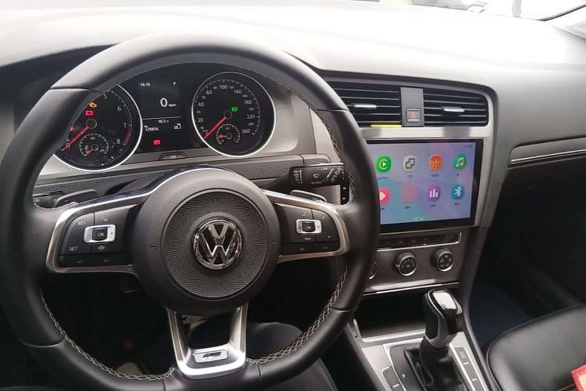 Used Volkswagen Golf 2015 1.4TSI Automatic Comfort Model Center Console