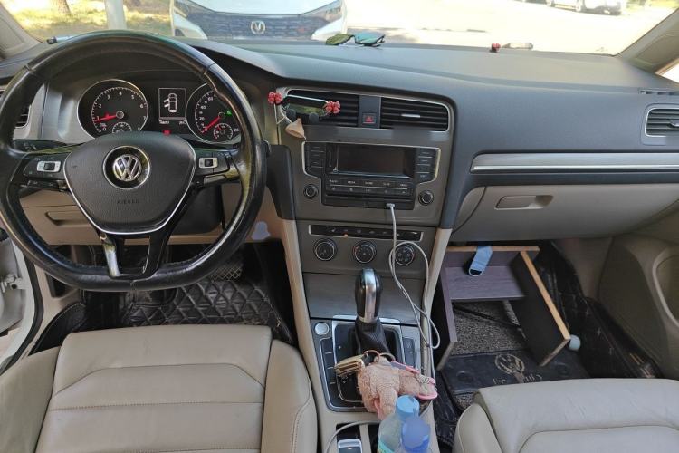 Used Volkswagen Golf 2015 1.4TSI Automatic Luxury Model Center Console