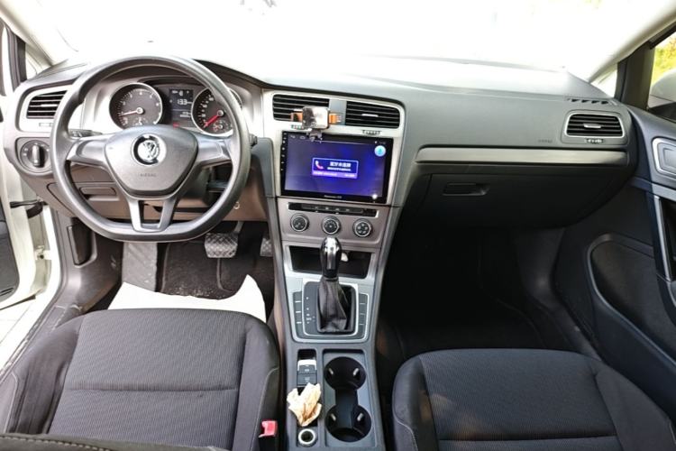 Used Volkswagen Golf 2015 1.6L Automatic Fashion Model Center Console