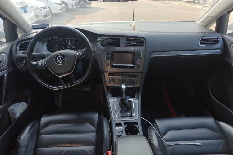Used Volkswagen Golf 2015 1.4TSI Automatic Luxury Model Center Console