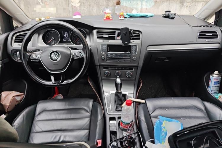 Used Volkswagen Golf 2015 1.4TSI Automatic Luxury Model Center Console
