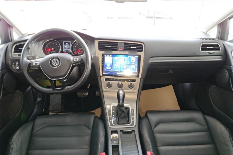 Used Volkswagen Golf 2015 1.4TSI Automatic Luxury Model Center Console