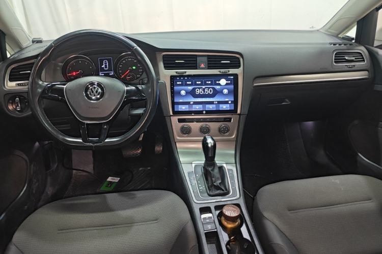 Used Volkswagen Golf 2015 1.2TSI Automatic Comfort Model Center Console