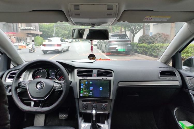 Used Volkswagen Golf 2015 1.6L Automatic Comfort Model Center Console