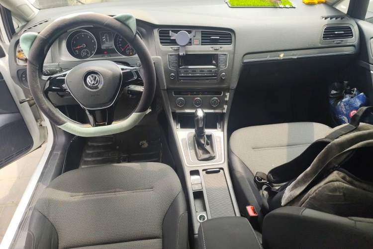 Used Volkswagen Golf 2015 1.4TSI Automatic Comfort Model Center Console