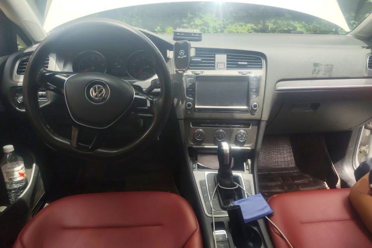 Used Volkswagen Golf 2015 1.6L Automatic Comfort Model Center Console