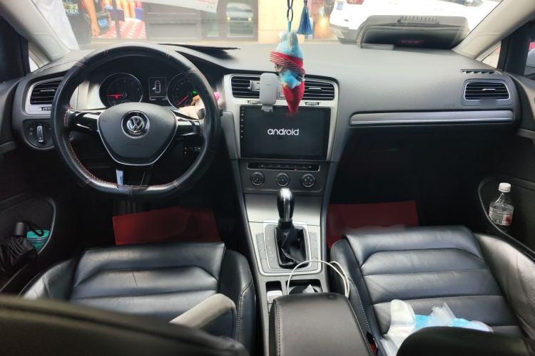 Used Volkswagen Golf 2015 1.6L Automatic Comfort Model Center Console
