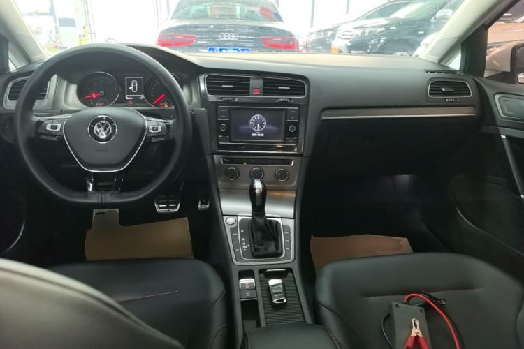 Used Volkswagen Golf 2015 1.4TSI Automatic Comfort Model Center Console