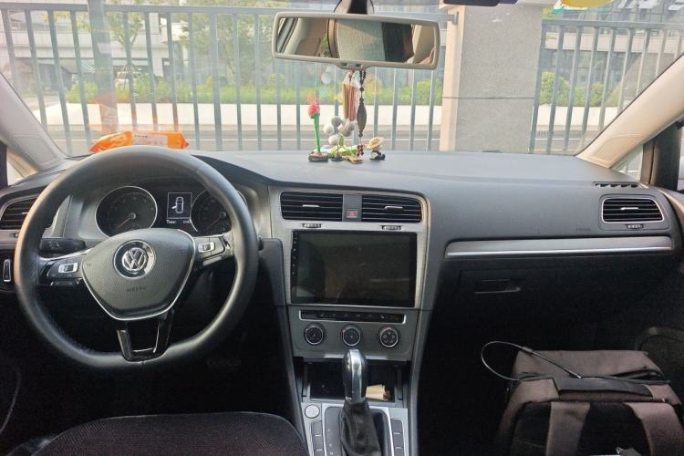 Used Volkswagen Golf 2015 1.4TSI Automatic Luxury Model Center Console