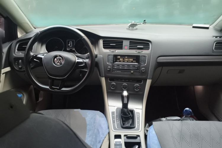 Used Volkswagen Golf 2015 1.4TSI Automatic Comfort Model Center Console