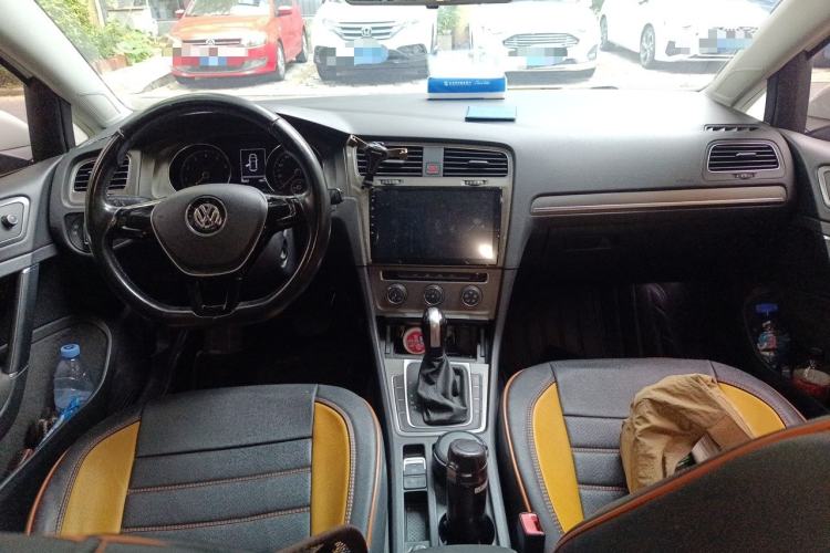 Used Volkswagen Golf 2015 1.6L Automatic Comfort Model Center Console