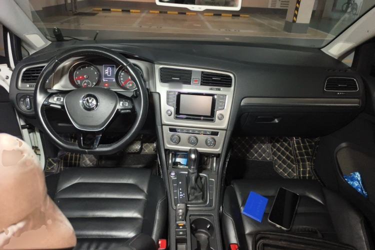 Used Volkswagen Golf 2015 1.4TSI Automatic Luxury Model Center Console
