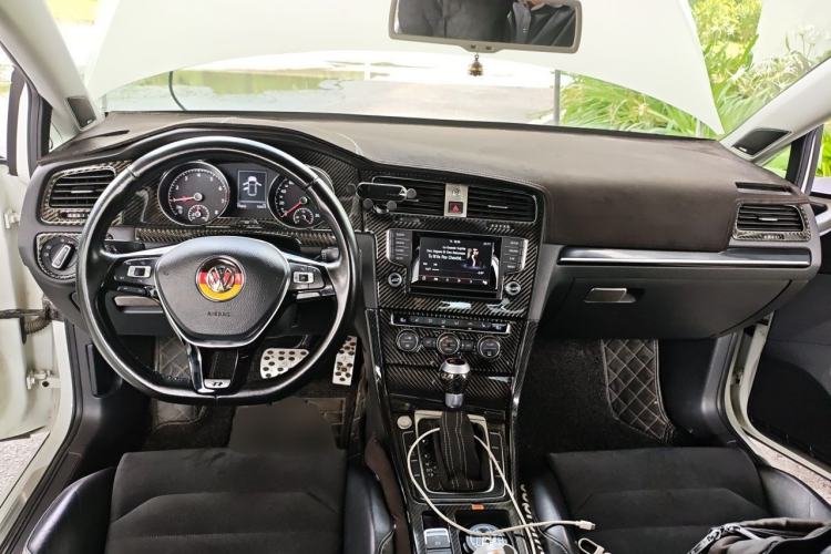 Used Volkswagen Golf 2015 1.4TSI Automatic Flagship Model Center Console