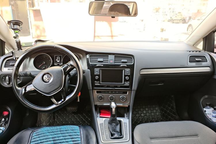Used Volkswagen Golf 2015 1.4TSI Automatic Comfort Model Center Console