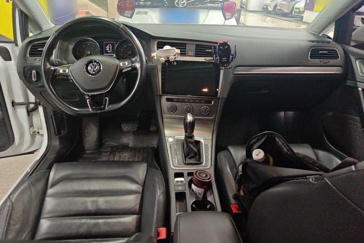 Used Volkswagen Golf 2015 1.4TSI Automatic Luxury Model Center Console