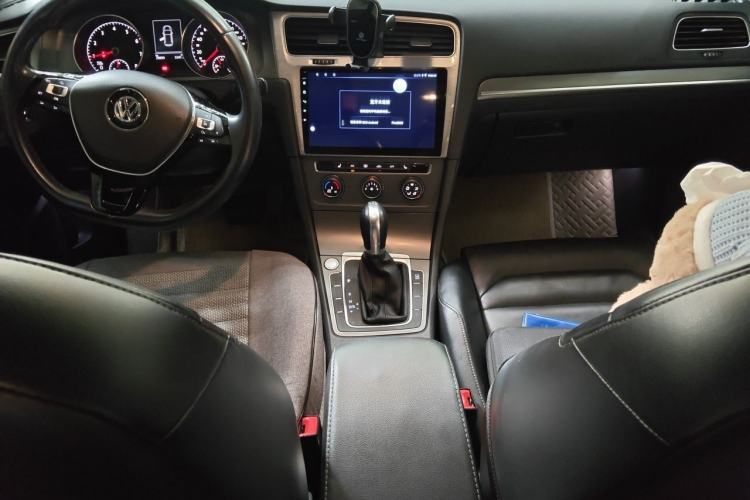 Used Volkswagen Golf 2015 1.4TSI Automatic Luxury Model Center Console