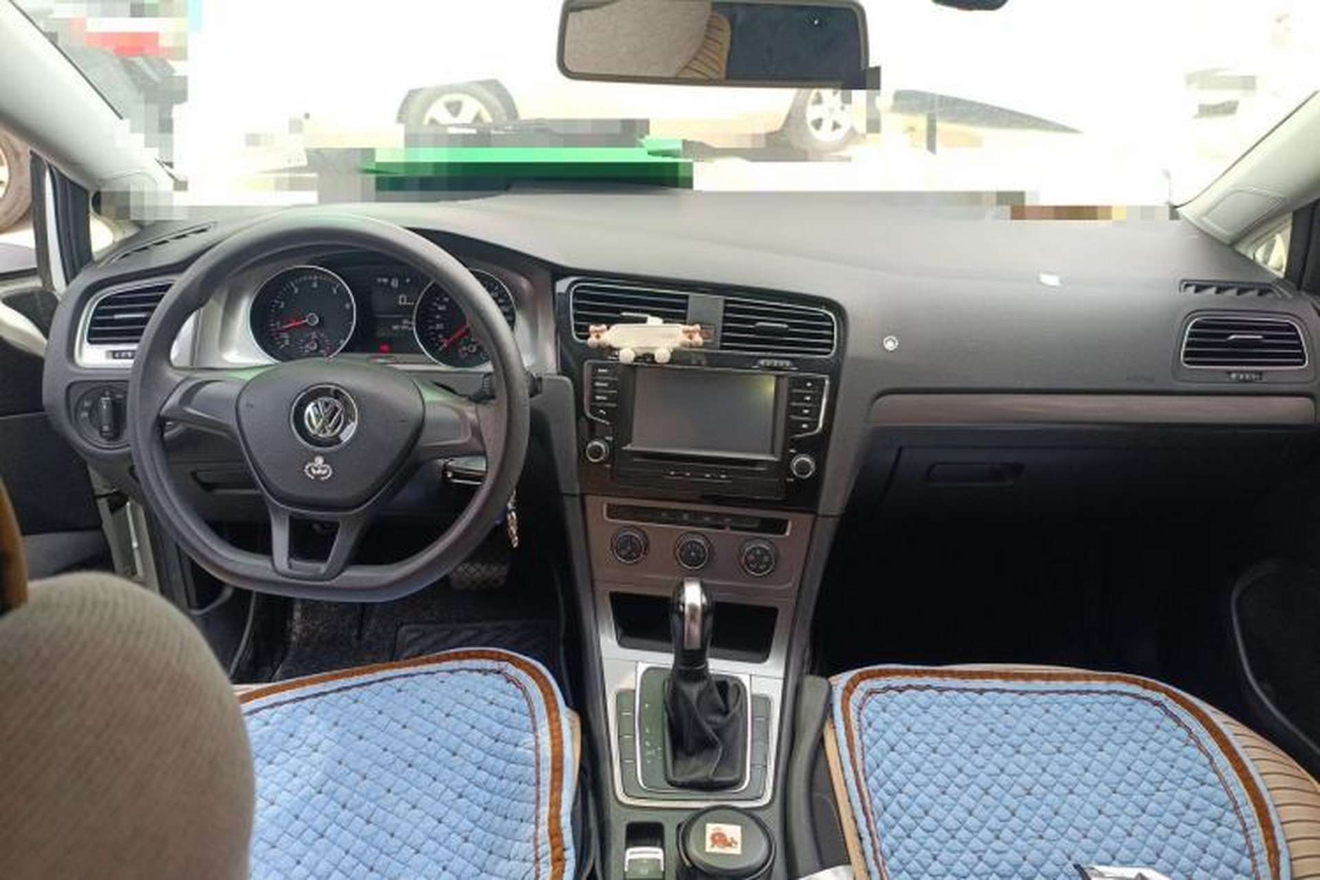 Used Volkswagen Golf 2015 1.6L Automatic Fashion Model Center Console