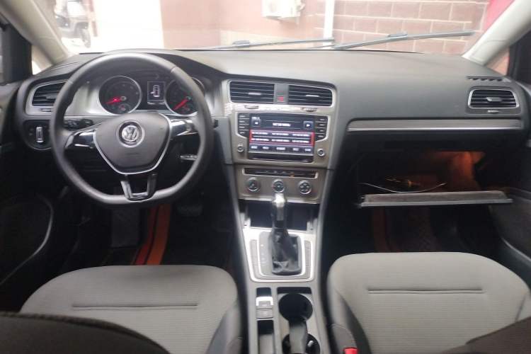 Used Volkswagen Golf 2015 1.4TSI Automatic Comfort Model Center Console
