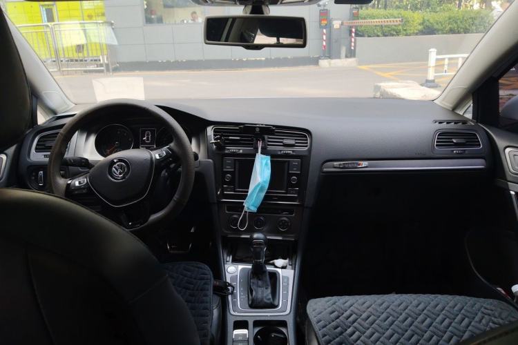 Used Volkswagen Golf 2015 1.4TSI Automatic Luxury Model Center Console
