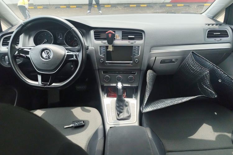 Used Volkswagen Golf 2015 1.4TSI Automatic Comfort Model Center Console