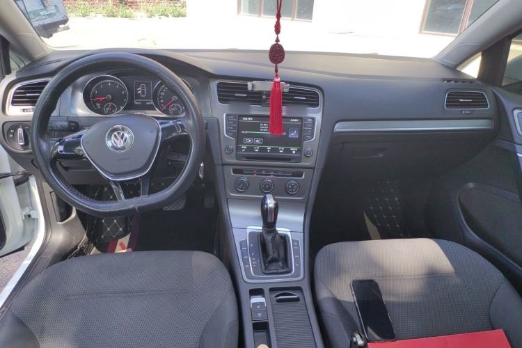 Used Volkswagen Golf 2015 1.4TSI Automatic Comfort Model Center Console