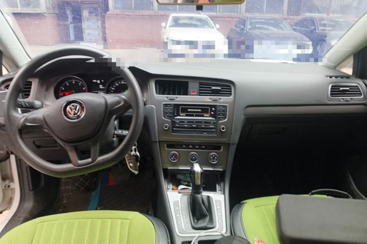 Used Volkswagen Golf 2015 1.6L Automatic Fashion Model Center Console