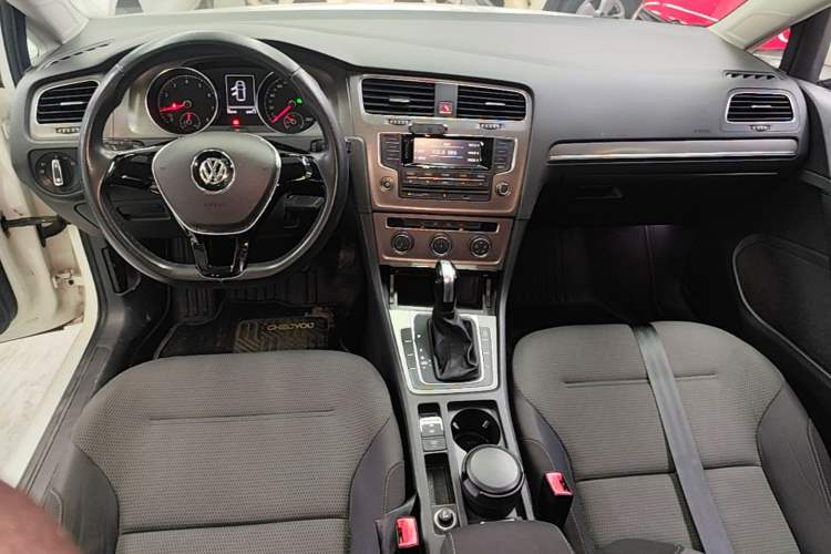 Used Volkswagen Golf 2015 1.4TSI Automatic Comfort Model Center Console