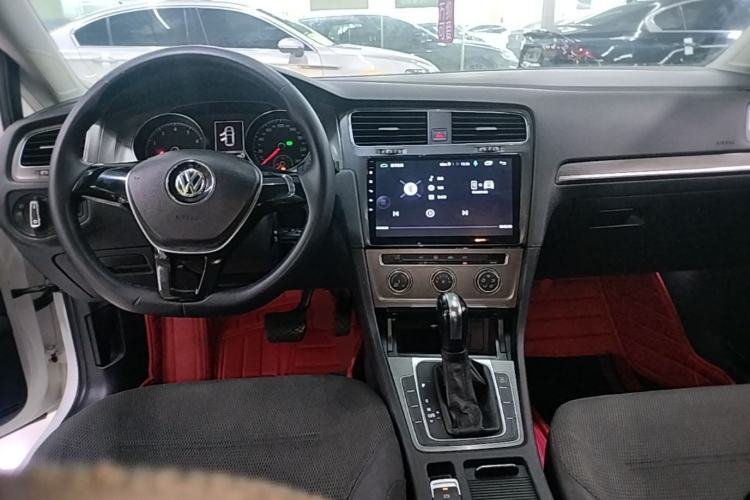 Used Volkswagen Golf 2015 1.4TSI Automatic Comfort Model Center Console