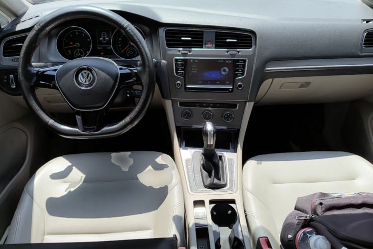 Used Volkswagen Golf 2015 1.4TSI Automatic Comfort Model Center Console