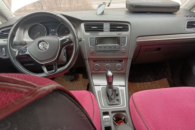 Used Volkswagen Golf 2015 1.6L Automatic Comfort Model Center Console