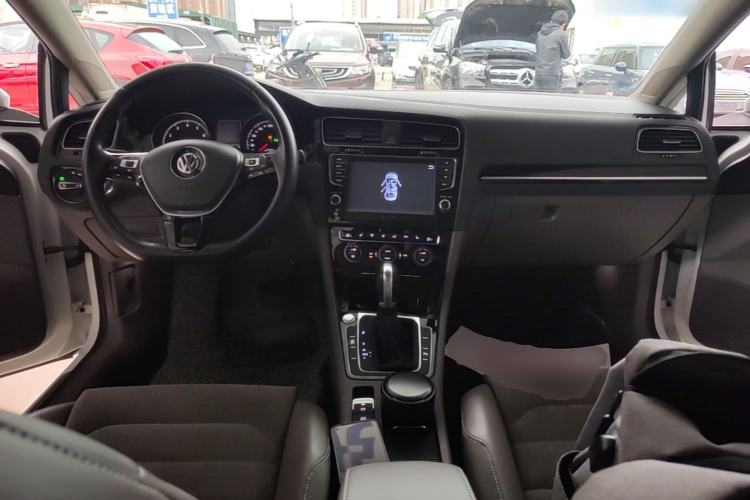 Used Volkswagen Golf 2015 1.4TSI Automatic Flagship Model Center Console
