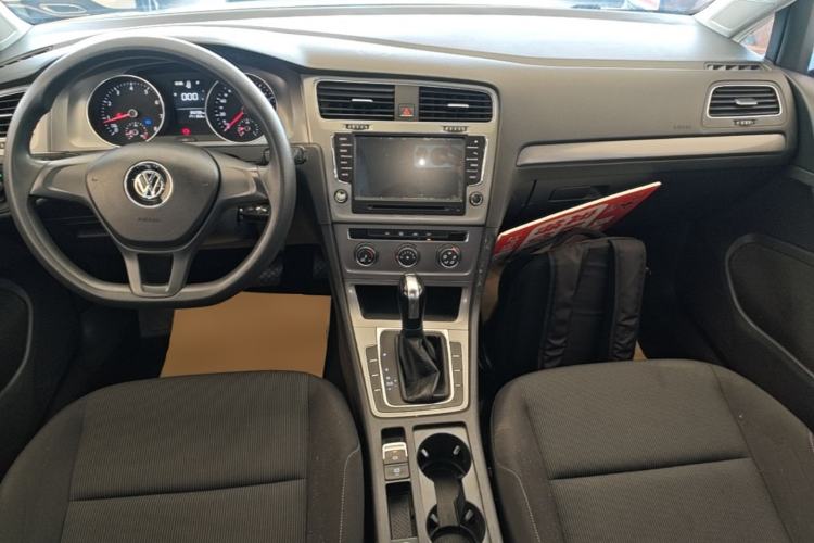 Used Volkswagen Golf 2015 1.6L Automatic Fashion Model Center Console