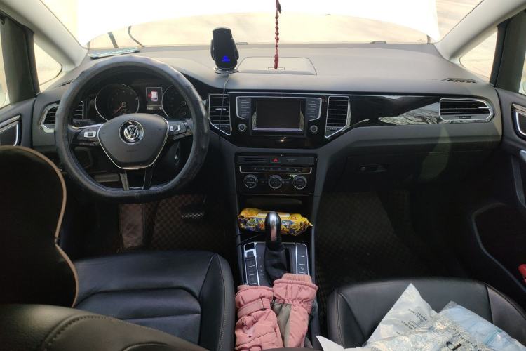 Used Volkswagen Golf 2015 1.4TSI Sportsvan Center Console