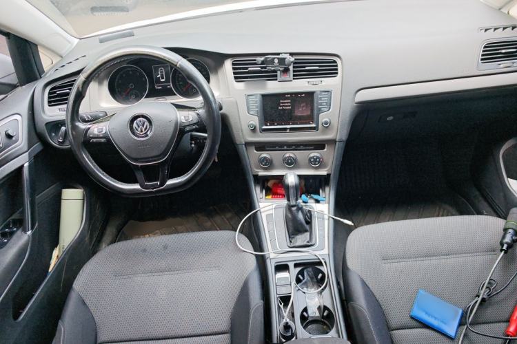 Used Volkswagen Golf 2015 1.4TSI Comfort Travel Edition Center Console