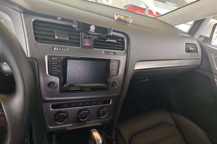 Used Volkswagen Golf 2015 1.4TSI Automatic Luxury Model Center Console