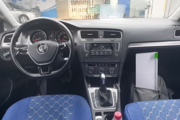 Used Volkswagen Golf 2015 1.4TSI Automatic Comfort Model Center Console