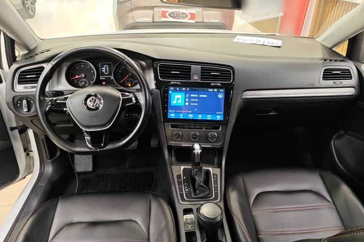 Used Volkswagen Golf 2015 1.4TSI Automatic Comfort Model Center Console